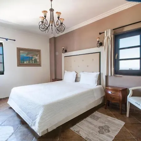 Areos Polis Boutique Отель 3*