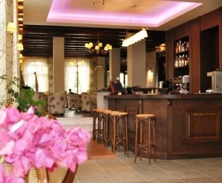 酒店 埃里奥珀里斯精品酒店 3*